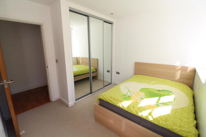 2 bed Apartment to rent Image 12