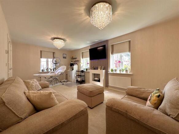 Dual-Aspect Living Room 752