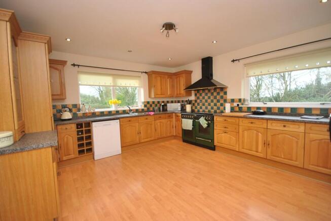 Kitchen/Breakfast...