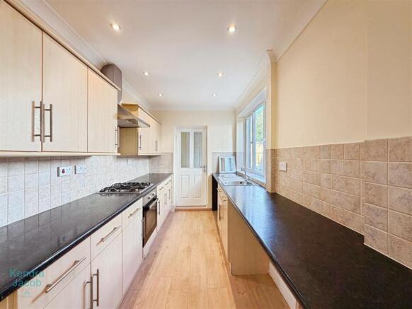 3 bed Semi-Detached for sale Image 4