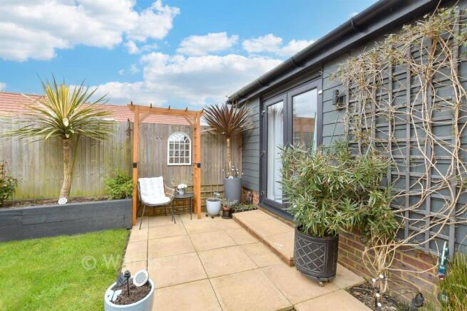 Crispin Close, New Romney, Kent photo 4