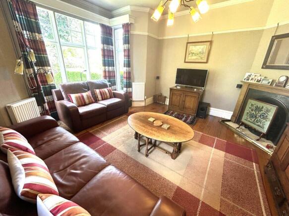 Liversedge Hall Lane, Liversedge, WF15 7DB photo 4