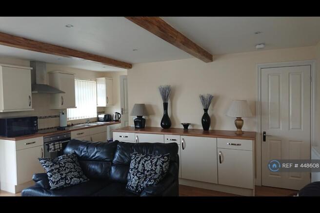 Kitchen - Lounge 