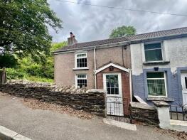 3, White Cottages, Crumlin, Croespenmaen NP11 3AU