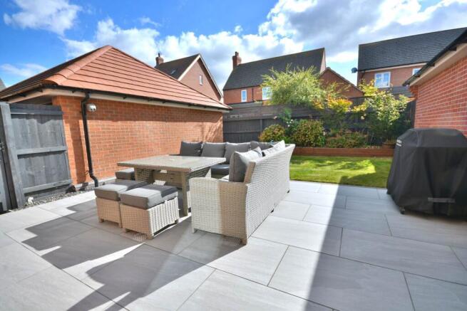 Milnerton Close, Houlton photo 4