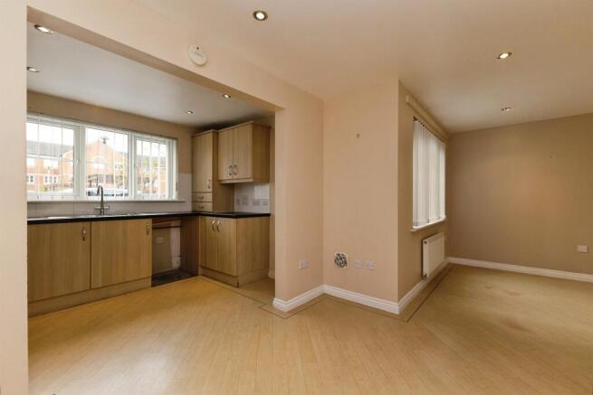 2 bed Ground Flat for sale Image 5