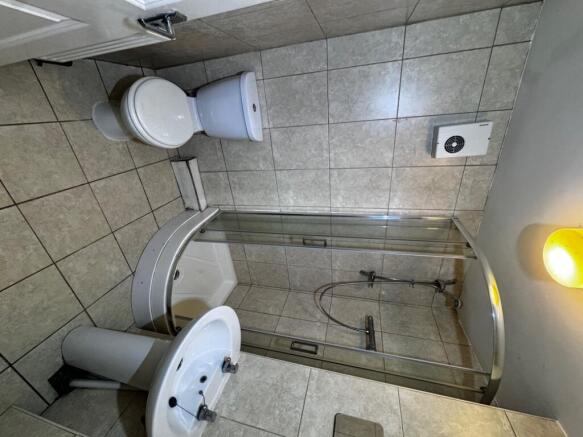 6 bed Detached to rent Image 4