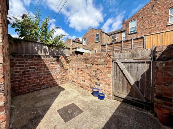 2 bed Terraced for sale Image 9