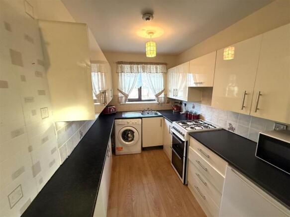 2 bed Semi-Detached for sale Image 5