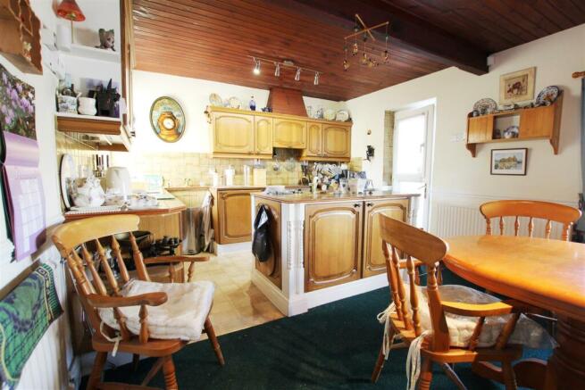 KITCHEN/BREAKFAST ROOM