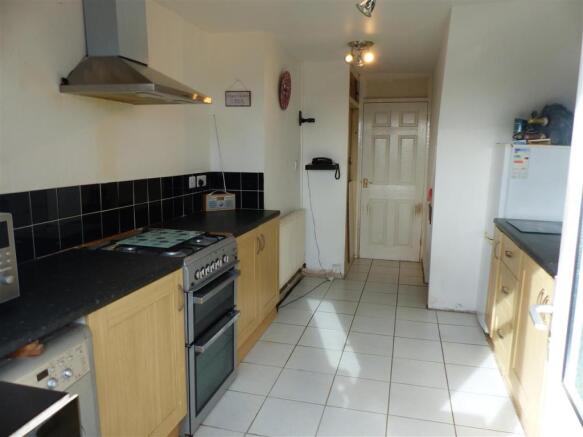 KITCHEN/BREAKFAST
