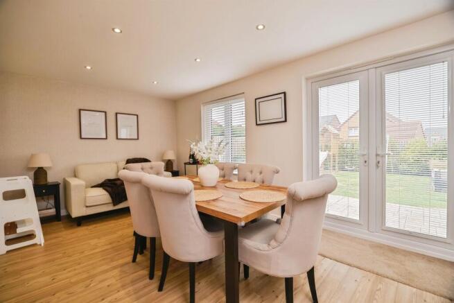 4 bed Detached for sale Image 4