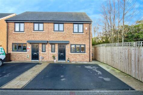 Bank Row, Hemsworth, Pontefract, West Yorkshire, WF9
