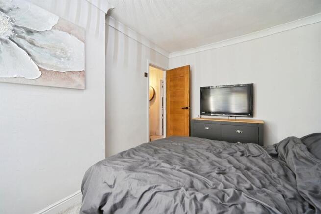 3 bed Terraced for sale Image 11