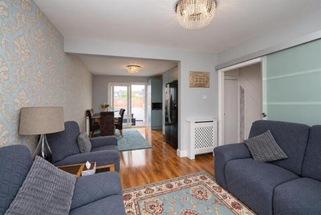 Lounge/ Dining Room