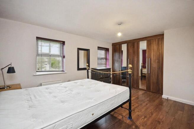 3 bed Town House for sale Image 8