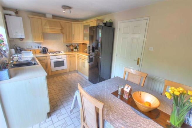 Kitchen/Dining Room: