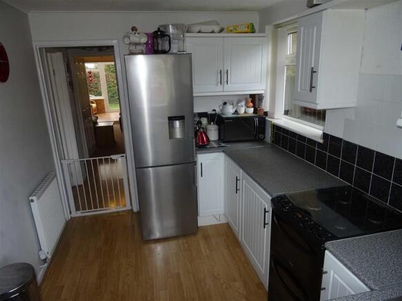 Spacious kitchen (front)
