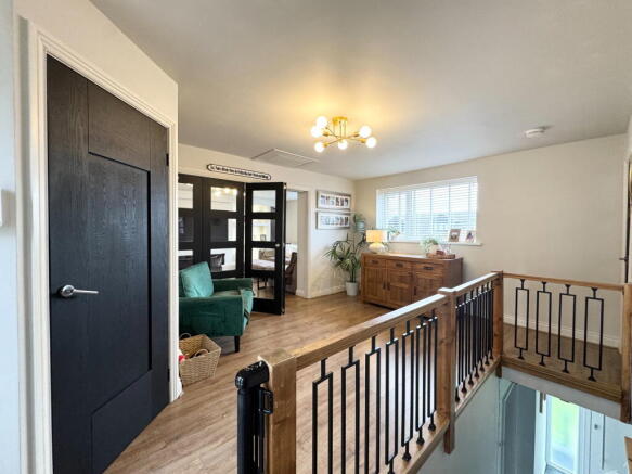 4 bed Detached for sale Image 10