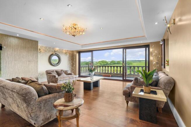 5 bed Detached for sale Image 10