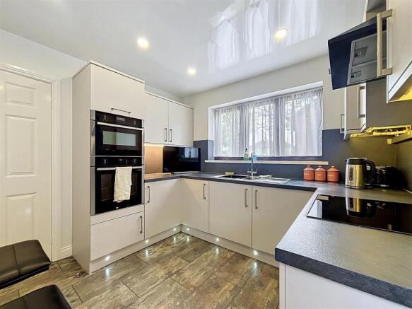 3 bed Detached for sale Image 9