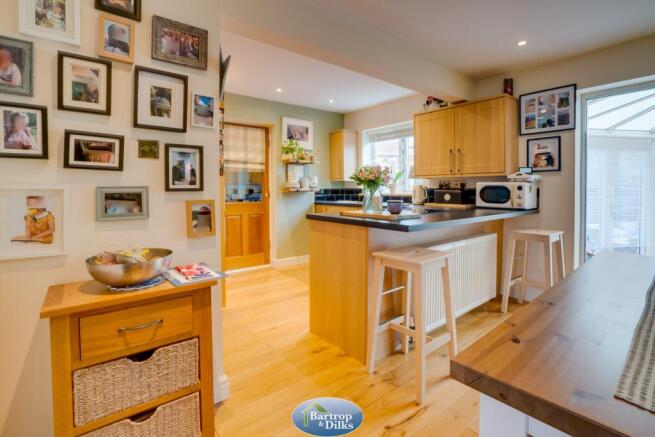 4 bed Semi-Detached for sale Image 9
