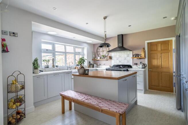 KITCHEN / DINER