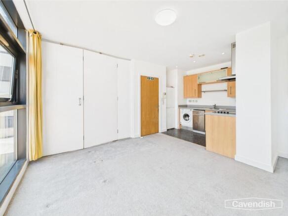 KITCHEN/LIVING ROOM