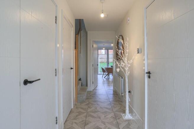 3 bed Semi-Detached for sale Image 6