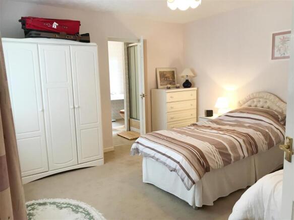 Bed 1a.JPG