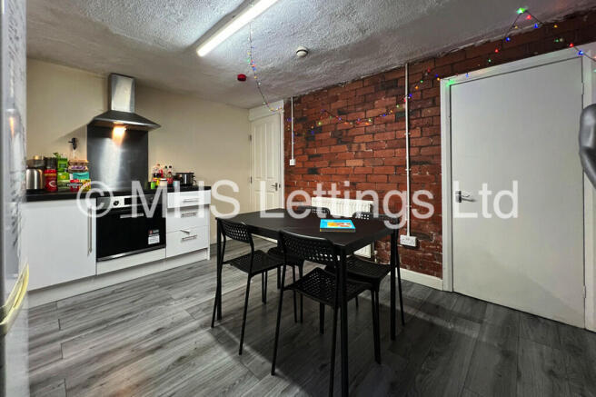 5 bed Terraced to rent Image 5