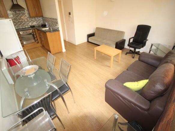 2 bed Flat to rent Image 4
