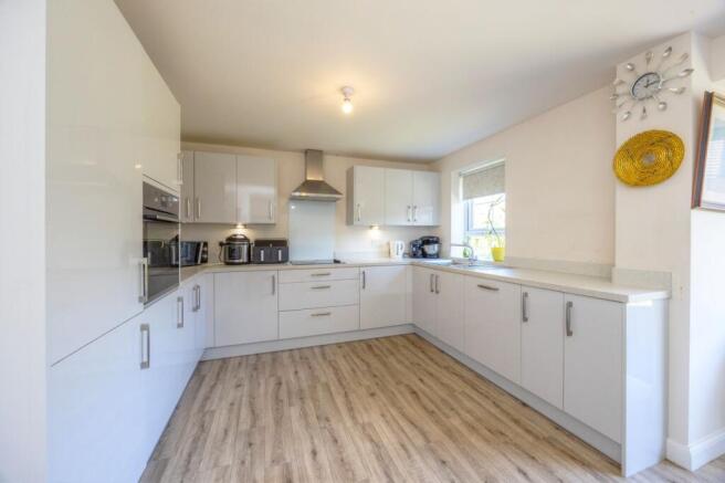 4 bed Detached for sale Image 5