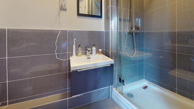9-Bowling-Leys-Bathroom.jpg