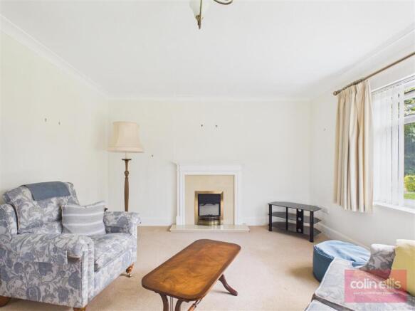 2 bed Ground Flat for sale Image 5
