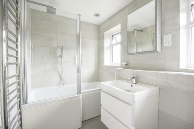 A BATHROOM.JPG