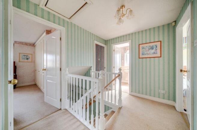 4 bed Detached for sale Image 8