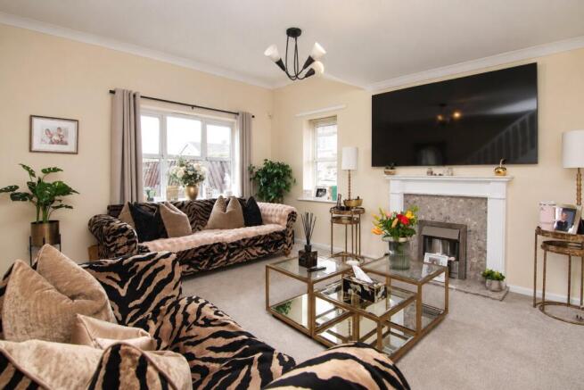 3 bed Town House for sale Image 3