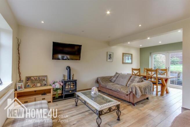 LOUNGE: