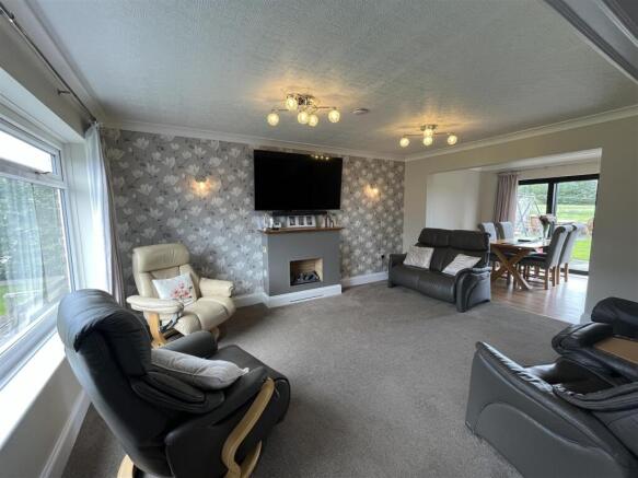 Greenacre Drive, Wyke, Bradford photo 4