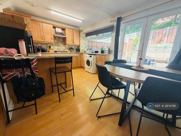 3 bed Terraced to rent Image 6