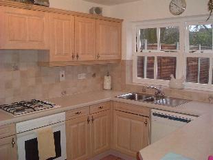 FITTED KITCHEN