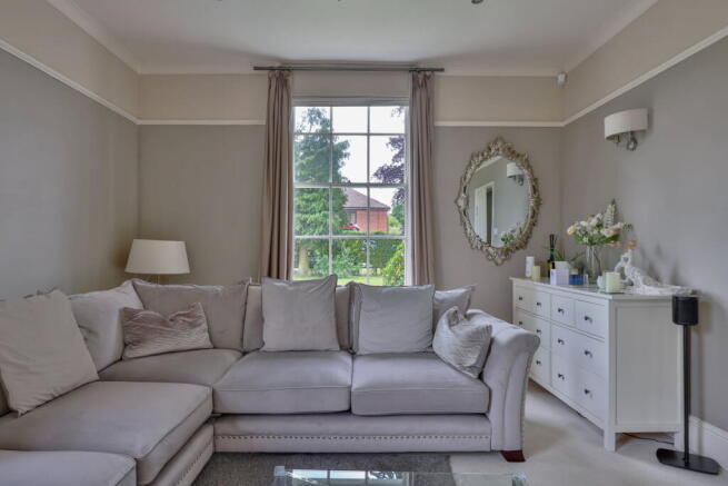 6 bed Detached for sale Image 8