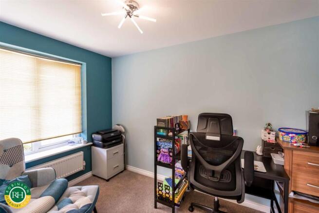 4 bed Detached for sale Image 10