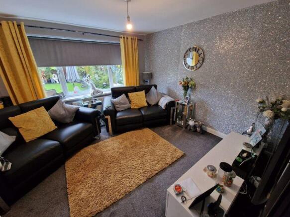 Lounge/Dining ...