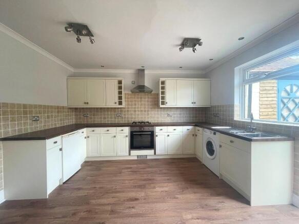 Kitchen (2).JPEG