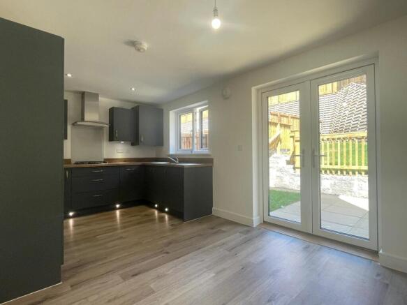 3 bed Semi-Detached to rent Image 10