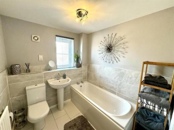 FAMILY BATHROOM