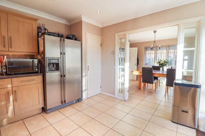 Kitchen / Dini...