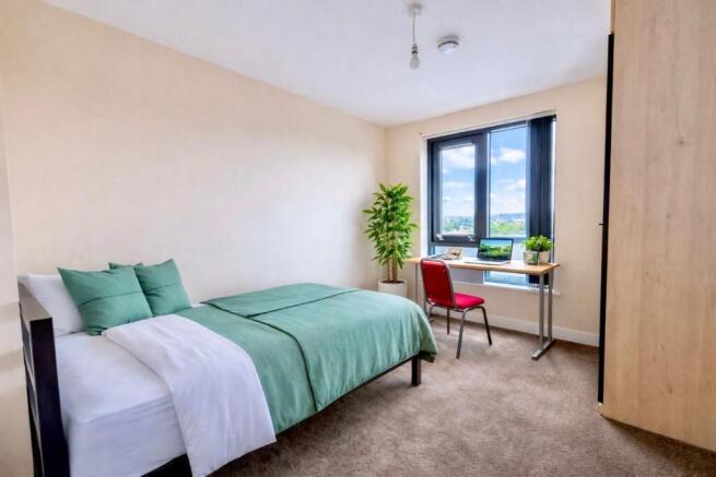 3 bed Apartment to rent Image 11